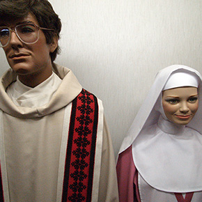 Back in the ROADSIDE USA　70　Nun Doll Museum, Indian River, MI