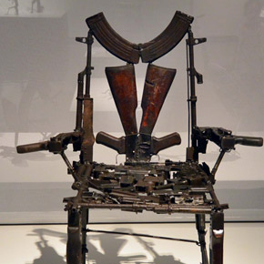 殺戮の造形 　――モザンビークの武器彫刻