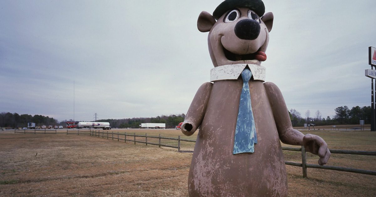 Back in the ROADSIDE USA 88 Yogi Bear Graveyard, Halifax, NC バックナンバー